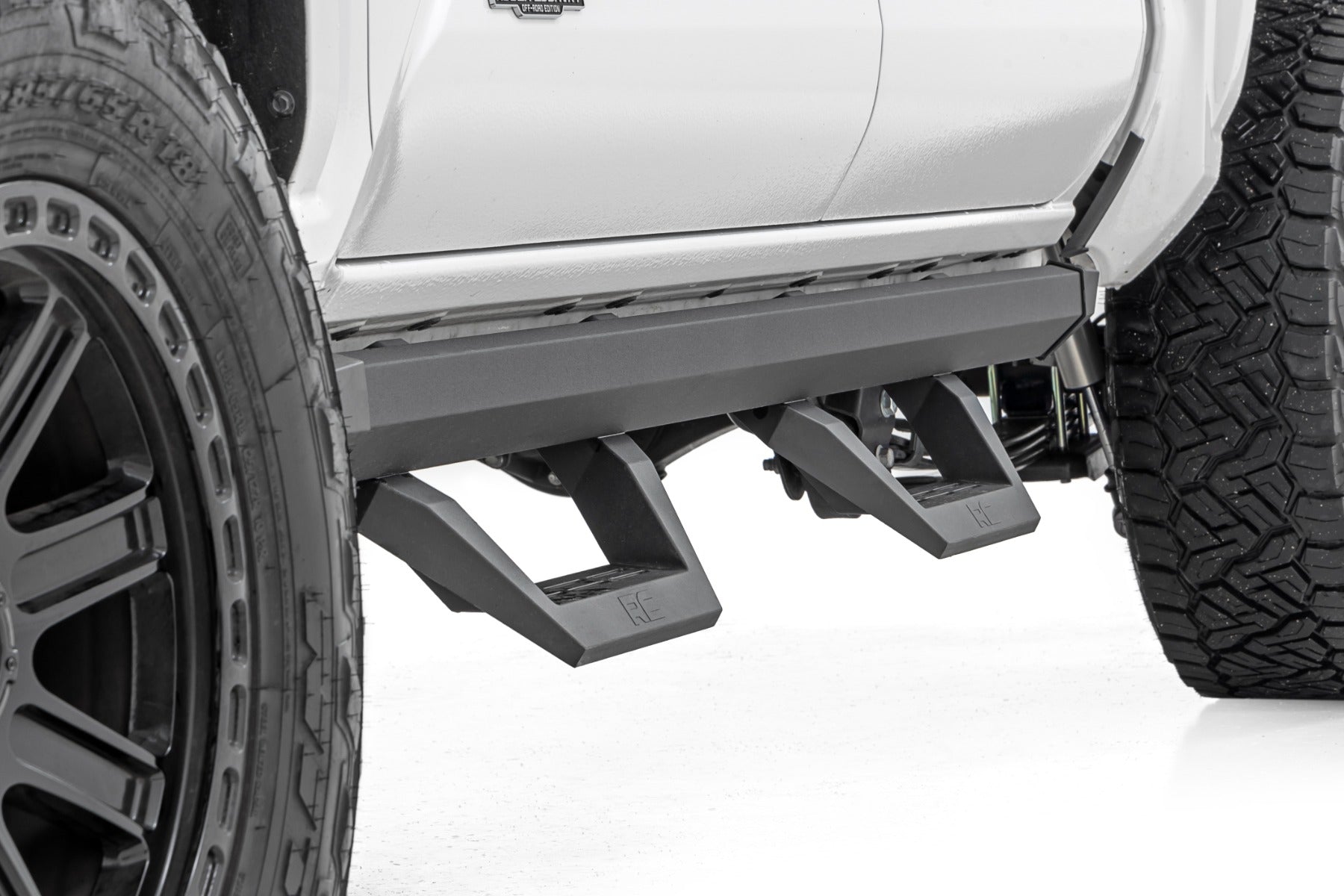 SRX2 Adjustable Aluminum Steps | Double Cab | Toyota Tacoma 2WD/4WD (24-25)