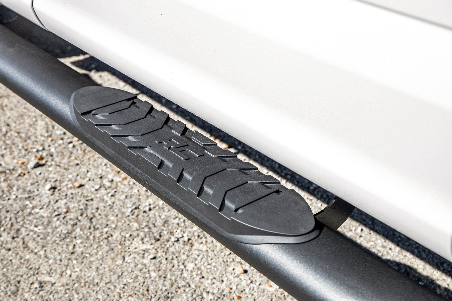 Oval Nerf Step | Crew Cab | Black | Ford F-150/Lightning/F-250/F-350/Raptor (15-25)